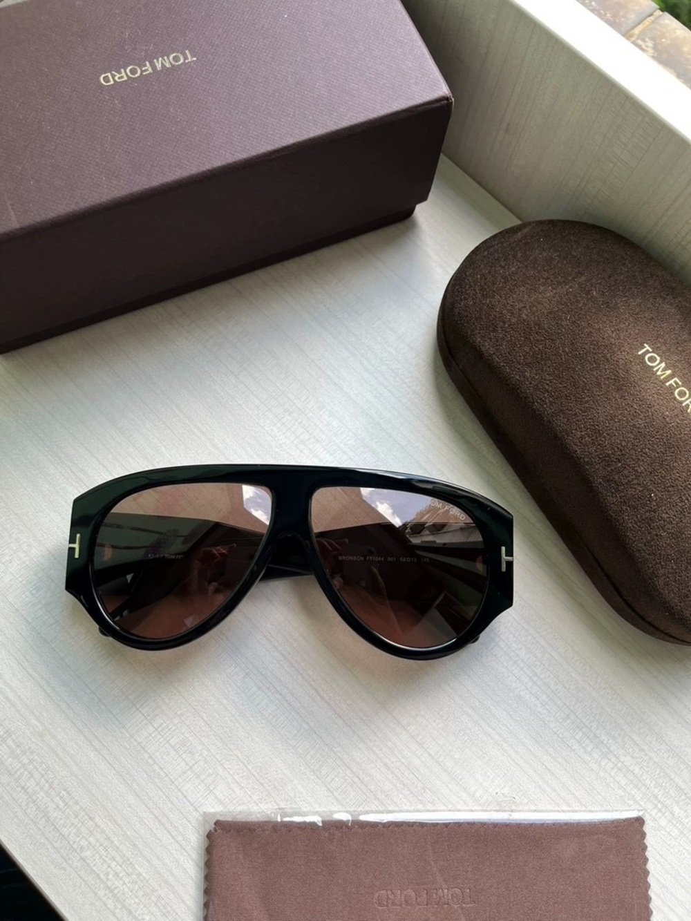Tom Ford FT1044 Oversized Shield Sunglasses - Black / Gold NEW - Picture 2 of 10